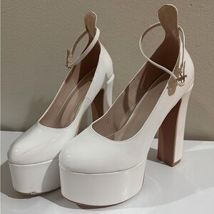 PrettyLittleThing Platform Heels